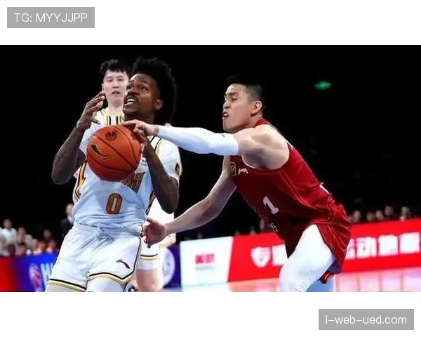 篮球合理冲撞区规则详解：究竟如何在防守时安全运用？